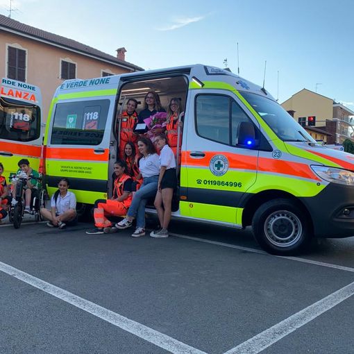 La Croce verde di None dedica un’ambulanza ai suoi angeli (FOTO)