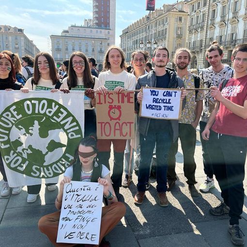 Il gruppo del Pinerolese in piazza a Torino venerdì