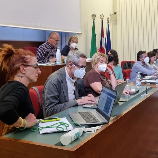 Il banco della Giunta durante la discussione