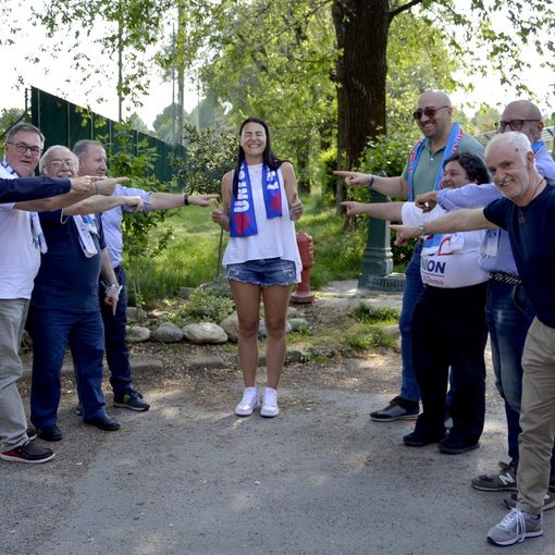 Ilenia Moro tra tifosi e dirigenti (foto di Cinzia Consolati)