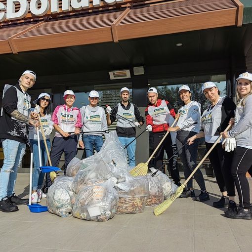 Pinerolo: dipendenti di McDonald’s e cittadini raccolgono 200 chili di rifiuti