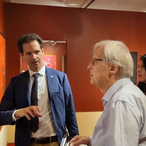 Sgarbi in visita alla mostra di Colombotto Rosso a Palazzo Vittone