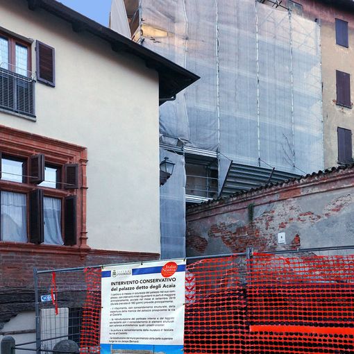 Il cantiere di Palazzo Acaia a Pinerolo raccontato con un telo