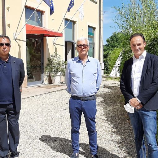 Da sinistra Giancarlo Canale (Pinerolo Bellissima), Giuseppino Berti e Alberto Cirio