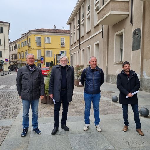 Da sinistra il vicesindaco e il sindaco di Pragelato Mauro Maurino e Giorgio Merlo, il primo cittadino di Usseaux Andrea Ferretti e quello di Fenestrelle Michel Bouquet