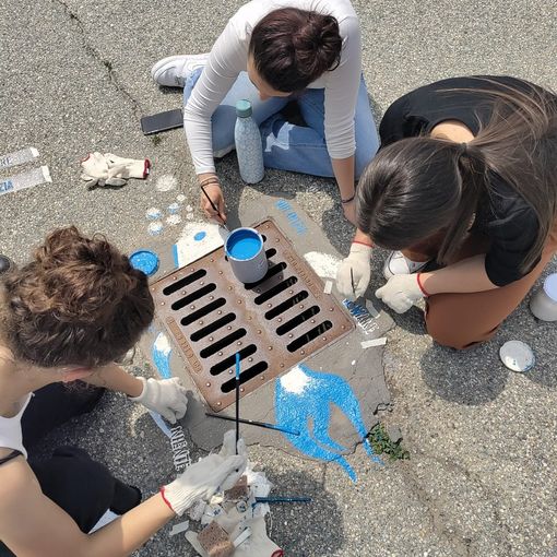 ‘Qui inizia il mare: non buttare niente!’: anche Pinerolo in difesa degli oceani [FOTO]