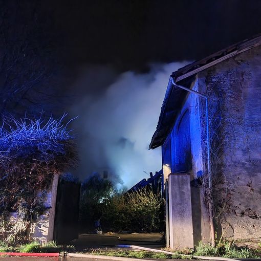 Fiamme in una cascina in stradale Baudenasca a Pinerolo [FOTO]
