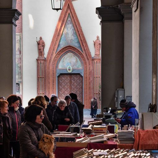 Il mercatino della carta e del vinile
