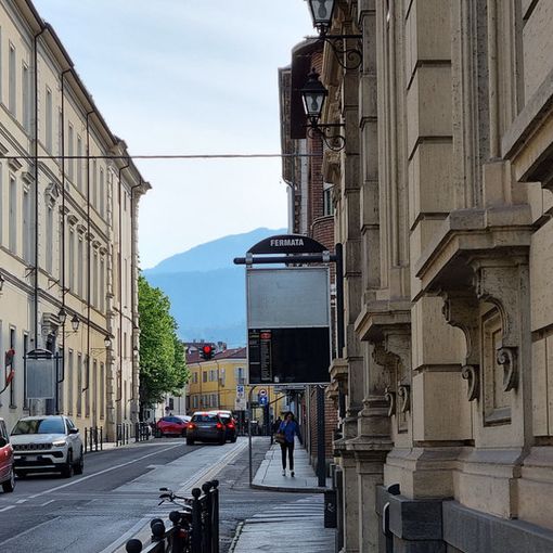 La fermata di via Cesare Battisti a Pinerolo