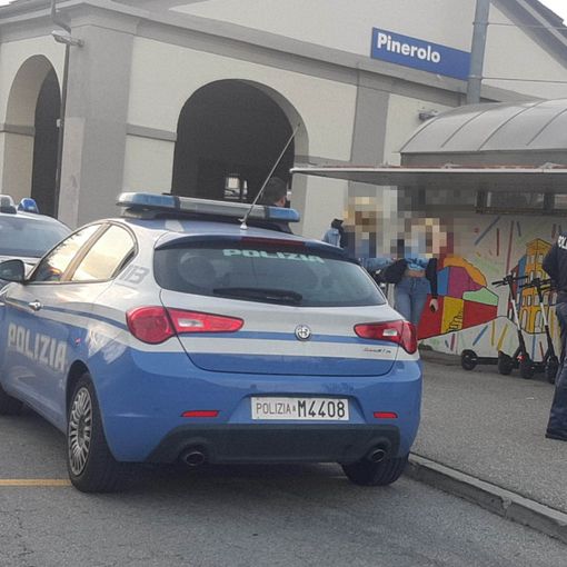 Minaccia gli agenti della Polfer durante un controllo