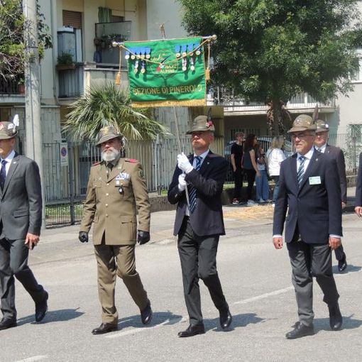 Gli alpini di Pinerolo a Vicenza con 45 gagliardetti
