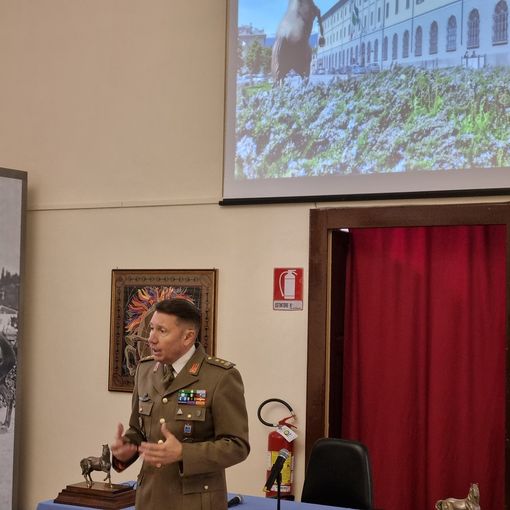 Il tenente colonello Paolo Caratori presenta il CalendEsercito 2023