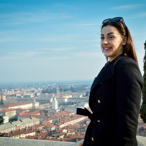 Vittoria Prandi in giro per Pinerolo (foto di Cinzia Consolati)