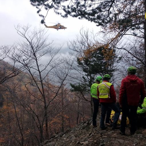 Pomaretto: cercatore di funghi infortunato, recuperato dal Soccorso Alpino
