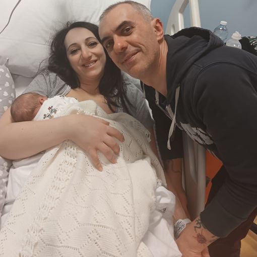 Maria Angelica con la mamma Carmela Elisabetta Ienopoli e il papà Roberto Paolo Massarenti