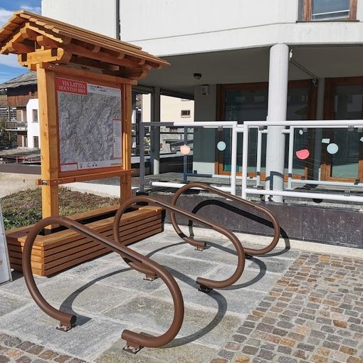 Le colonnine in piazza Fraiteve a Sestriere