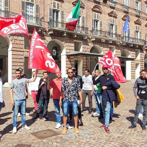 Il presidio in piazza Castello a Torino