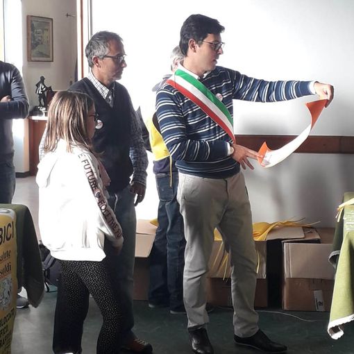 Scambio di impegni e inviti al rispetto dell’ambiente stamattina in municipio a Torre Pellice