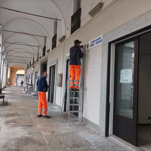 I lavori per il trasloco della Polizia locale