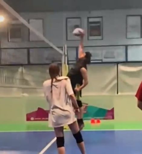 Un’immagine del video di TikTok di allenamento della nuova squadra
