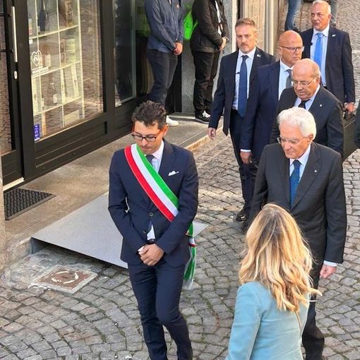 Marco Cogno cammina assieme al presidente Sergio Mattarella