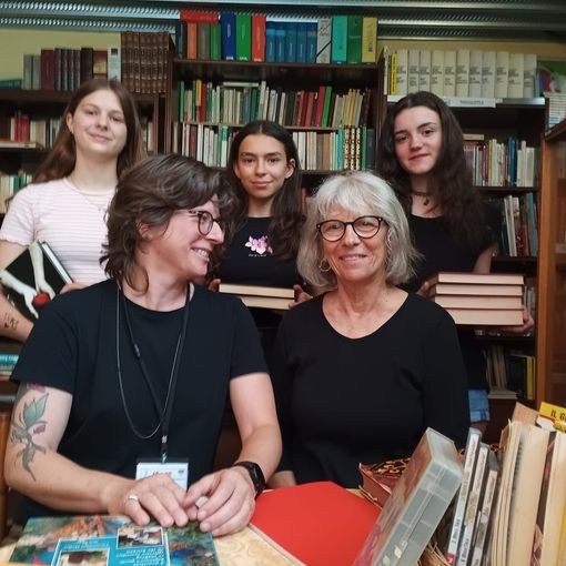 Le tre ‘librellule’ assieme ad Alessandra Quaglia (in primo piano, da sinistra) e Anna Silvia Cantino