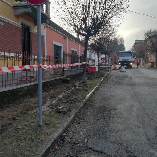 Lavori al marciapiede di via Trento a Torre Pellice