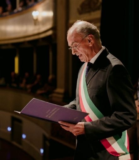 Luciano Abate con la fascia tricolore
