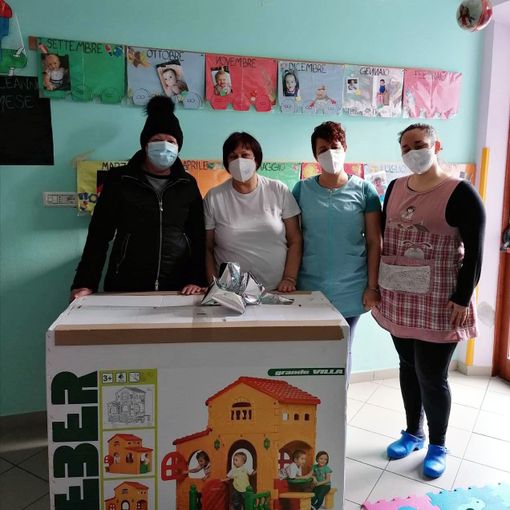 Pro Loco di Villafranca Piemonte dona una casetta per giocare all'asilo nido del peso dicembre 2020