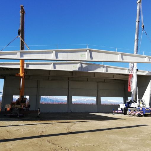 Realizzazione struttura prefabbricata in lagnasco con capriate lunghezza 40 metri lineari