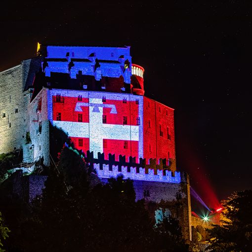 Il “Drapò” torna a illuminare la Sacra di San Michele
