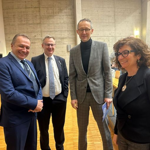 foto di gruppo di esponenti politici