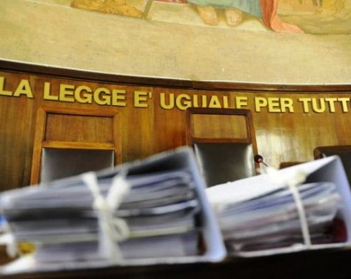 Suicida dopo aver ucciso moglie e figlio, indaga la procura