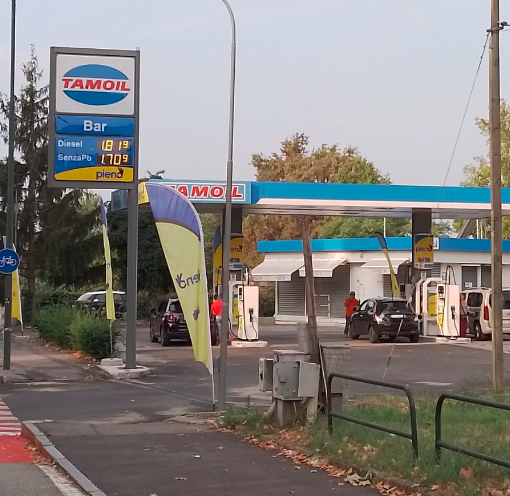 Benzina, quali sono i distributori meno cari di Torino? La lista per fare il pieno senza spendere un capitale