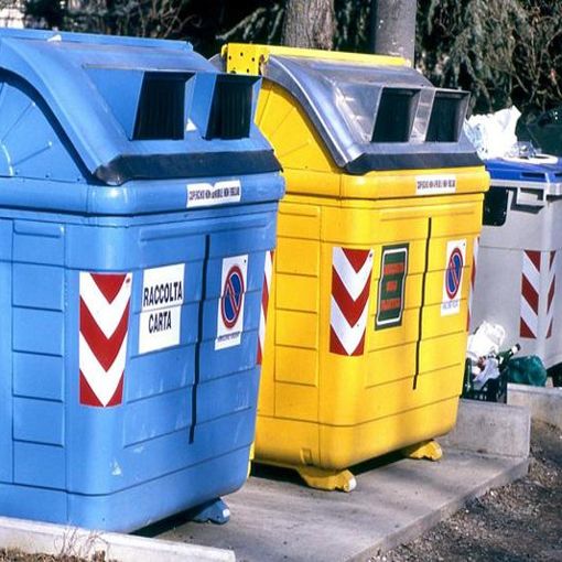 Bidoni per la raccolta differenziata dei rifiuti