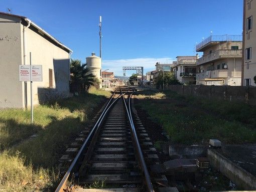 Binari del treno - immagine d'archivio