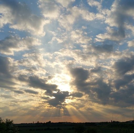 sole e nuvole nel cielo