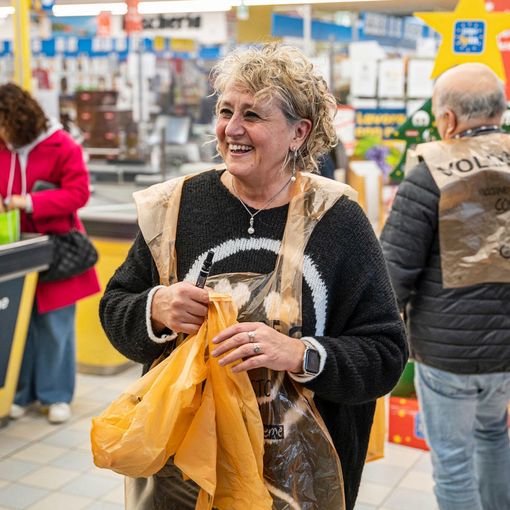 donna al supermercato