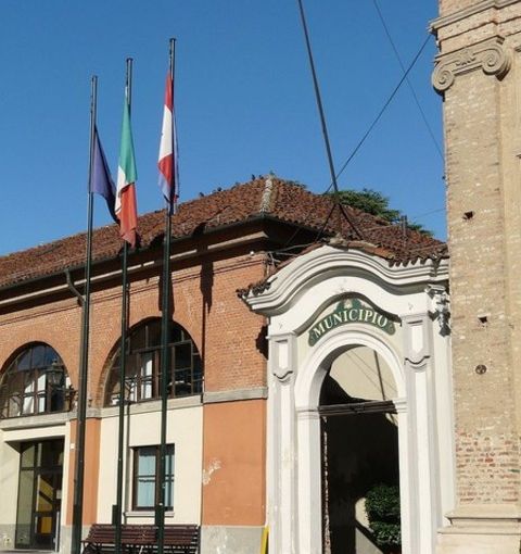 Carmagnola, dall'8 settembre nuovi orari per la biblioteca e arriva anche WhatsApp