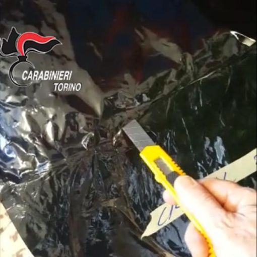 Corrieri della droga in taxi e moto, operazione dei Carabinieri nel torinese: sequestrati 140 chili di hashish
