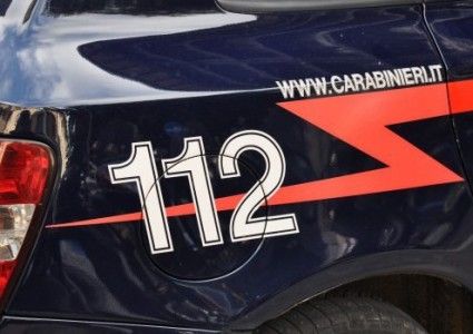 Minaccia con un coltello un connazionale e poi finisce in manette