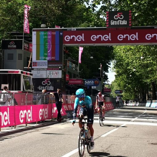Ganna illumina la Mole, è sua la prima maglia rosa del Giro (FOTO)