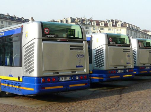 Abbonamenti di bus e treni gratis per gli under 14 accompagnati da nuovi viaggiatori: Piemonte capofila in Italia