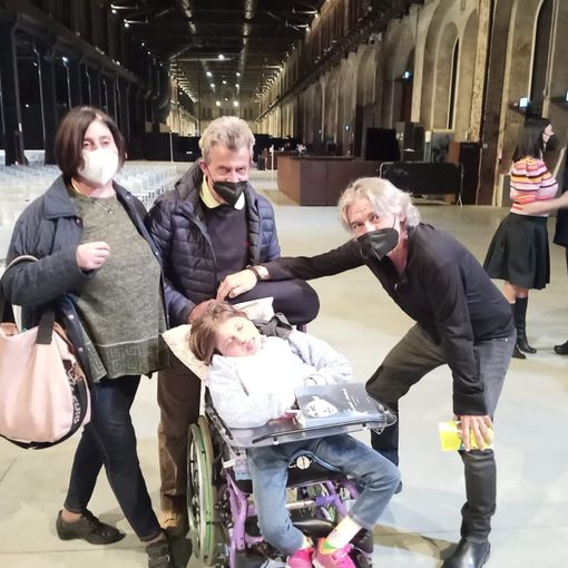 La cavourese Federica Fassi incontra il suo idolo Ligabue alle Ogr Torino