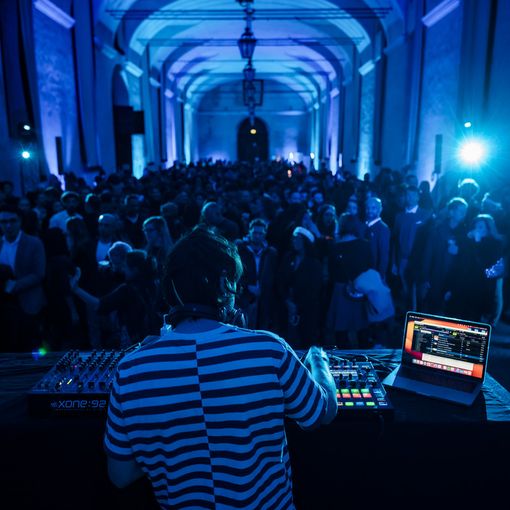 Una Notte a Stupinigi con un connubio unico: concerto a lume di candela e musica elettronica con Idontsleep
