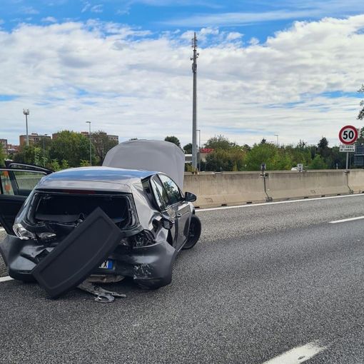 Incidente a Stupinig: due veicoli coinvolti e altrettanti feriti. Traffico in tilt sulla tangenziale Incidente a Stupinig: due veicoli coinvolti e altrettanti feriti. Traffico in tilt sulla tangenziale