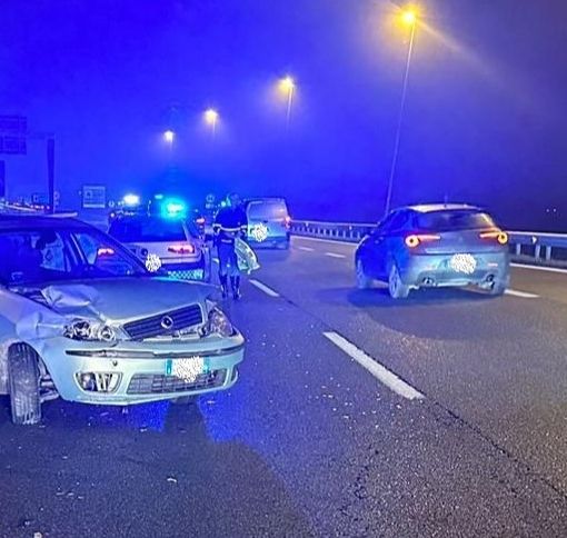 Auto sbanda sul raccordo Torino-Pinerolo, ferita una donna. Pochi disagi alla circolazione