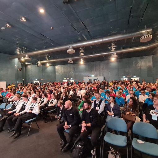 studenti seduti in platea