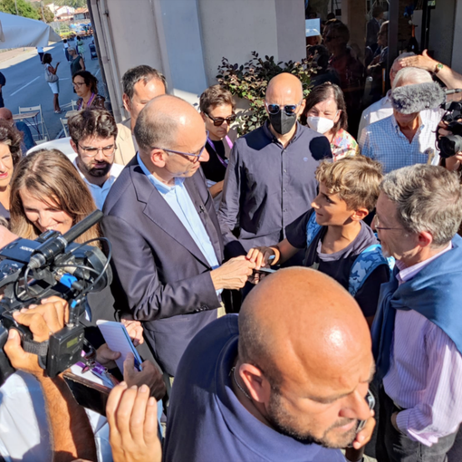 Letta incontra pubblico a Dogliani
