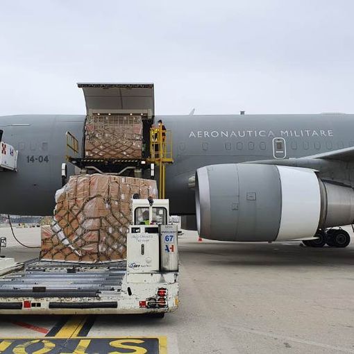 Coronavirus, dal ministero della Difesa nuovo materiale sanitario con destinazione Caselle [FOTO]